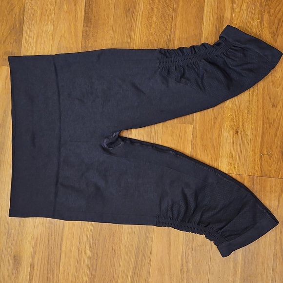 Lululemon Cropped Leggings Size 6 - Picture 3 of 8
